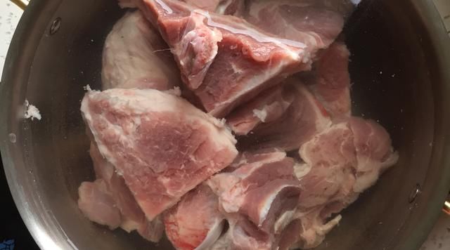  身上|猪身上此部位比排骨还要香，1斤不到10元，炖一锅吃一天