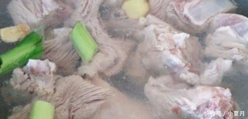  错误|排骨焯水后为何又腥又硬，看看大厨都是怎么做的？