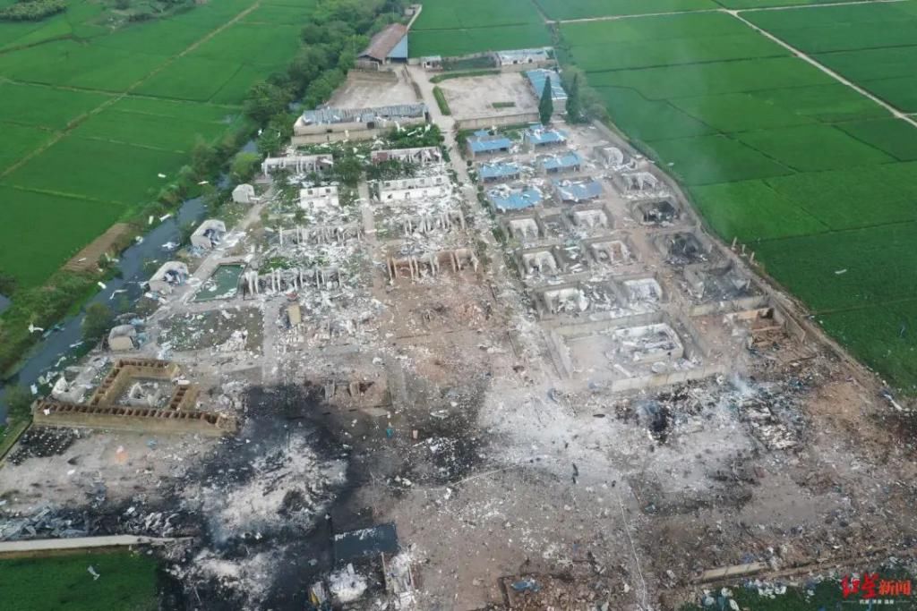  金雁花炮|鞭炮厂发生爆炸，现场腾起“蘑菇云”，2人重伤