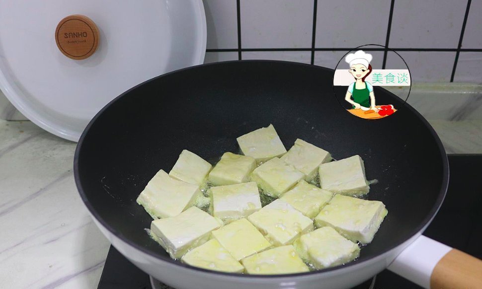  适量|秋天，少吃猪肉多吃此，2块钱炒一盘，比肉还香，营养好吃又下饭