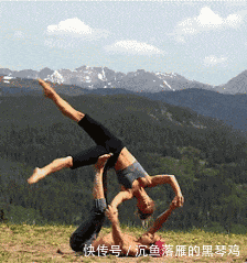 厉害|GIF搞笑趣图: 好厉害的情侣, 这几个动作实在是高难度啊!