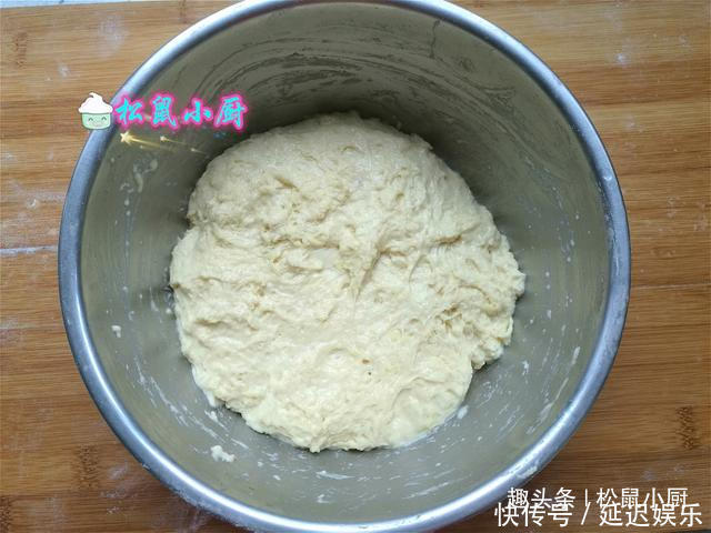  炸油条|炸油条用酵母、泡打粉全错！油条店老板教你正确做法，金黄酥脆