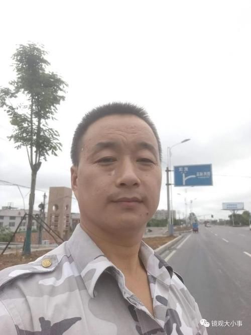  拾金不昧|罗田兵哥哥胡先峰半夜捡到7000多元钱，他在街头苦等失主半个多小时