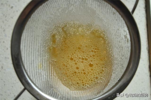  鲜嫩|蒸鸡蛋羹，水和鸡蛋按这个比例刚好，蛋羹鲜嫩如布丁还没蜂窝