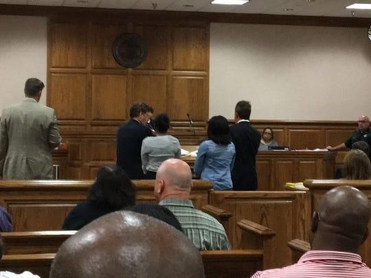 视频|澳洲夫妇与狗狗行为不得体并录下16段不雅视频,或将面临10年监禁