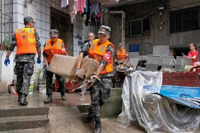 万州|重庆万州：洪水过后，武警官兵全力奋战清淤一线