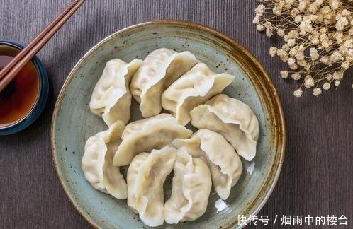 破皮|冻饺子别再水开下锅了,店老板:记住3点,饺子鲜嫩不破皮
