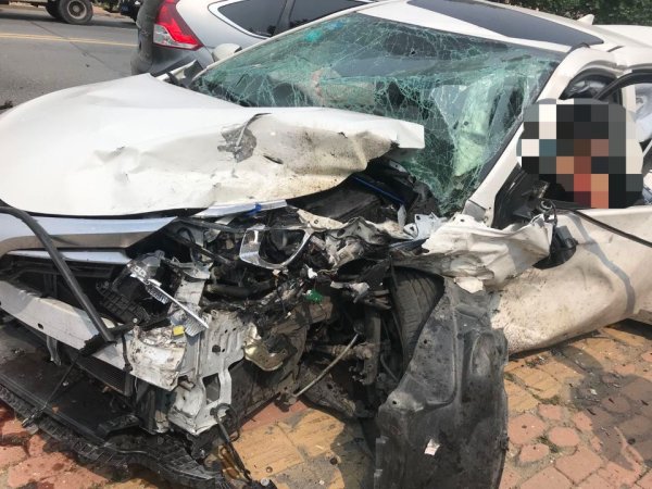  奥迪车|?旅顺北路三车相撞，多人受伤