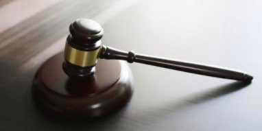 法院|上学路上推轮椅推出17万索赔:老人称小孩贪玩而为,男孩称是应邀帮忙,法院这样判