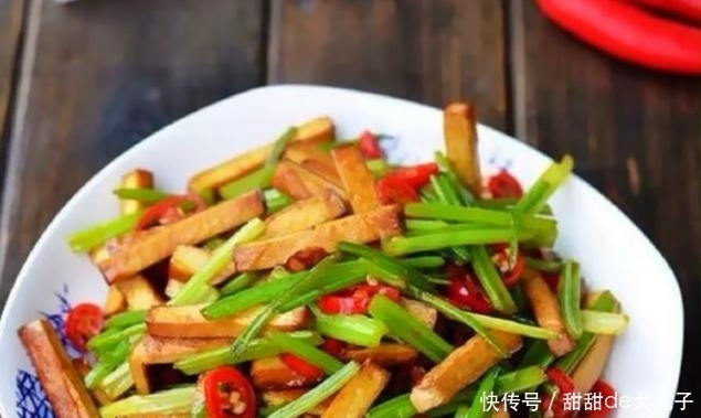 难吃|买芹菜时，遇到3种就算打折员工也不买，难吃又筋多