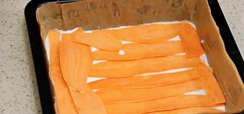  面粉|红薯和面粉别只会炸丸子吃，教你做红薯千层糕，好吃又好看