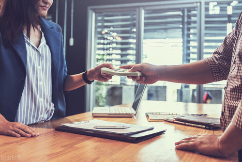 亲戚|钱借给熟人朋友甚至亲戚，对方明明有偿还能力却拒不还钱该怎么办