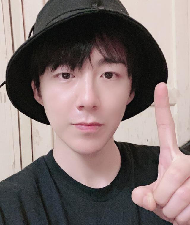  赵丽颖|《中餐厅》众人欢迎刘宇宁，唯独赵丽颖没转发，遭吐槽不合群