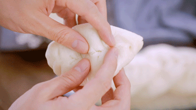  面粉|皮薄馅厚，内在鲜美的柳叶素菜包，热腾腾的来上一笼可好？