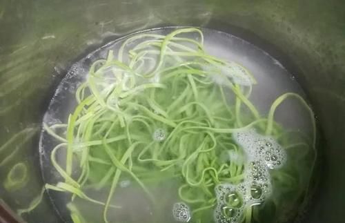 蛋花|西红柿蛋花菠菜面:面条碧绿筋道,好吃营养