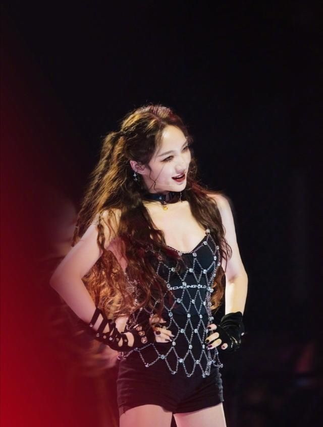  排名倒数第|乘风破浪的姐姐五公曝新瓜？孟佳阿朵复活晋级，宁静生气喊解散吧