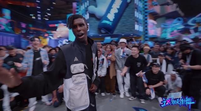  布布|《街舞3》中当王一博秀魔术“翻车”后有谁注意布布反应？太可爱