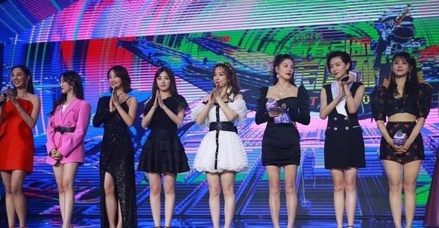  白冰|郑希怡白冰因男人气氛尴尬？都是乘风破浪的人，就还不至于吧