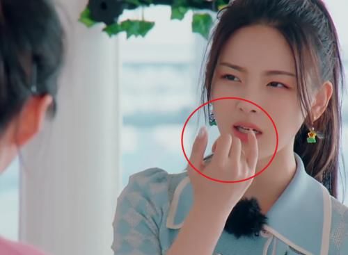  劳动力|杨超越当劳动力，谁注意她端碗前的一个小细节，被“骂”都是活该