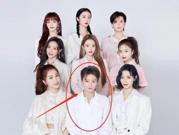 c位|THE9公布手游海报,刘雨昕这次绝对C位,我却只注意到孔雪儿