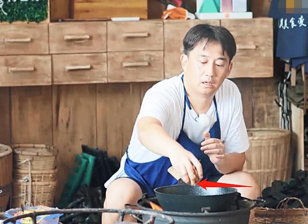 手指甲|黄磊做红烧狮子头时,谁注意他的“手指甲”了?,看着就没有食欲