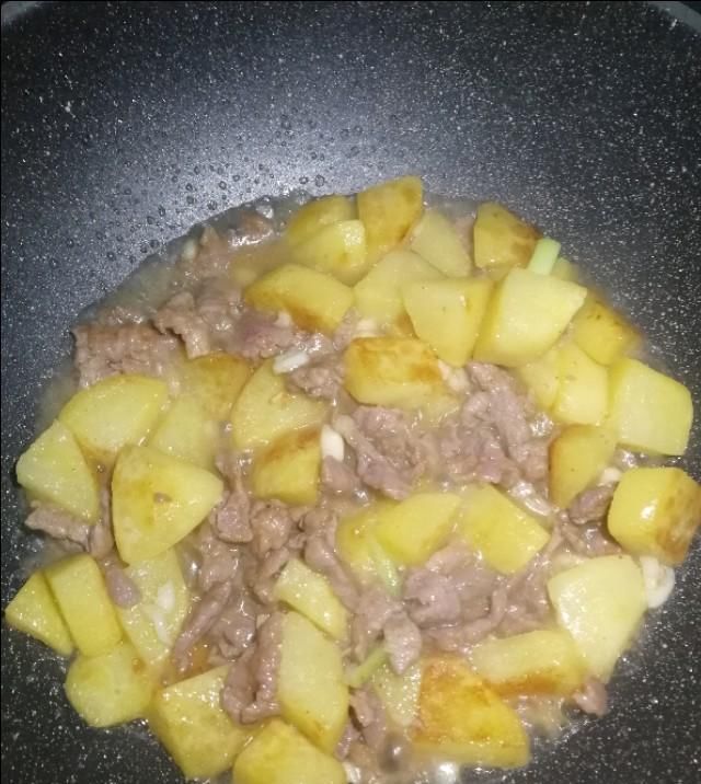  必备|一家三口的晚餐不随意，海鱼必备，肉菜汤齐，营养美味光盘不浪费