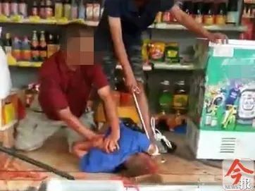  广西|触目惊心！街头持刀连伤5人，广西罗城行凶男子当场被众人制服！