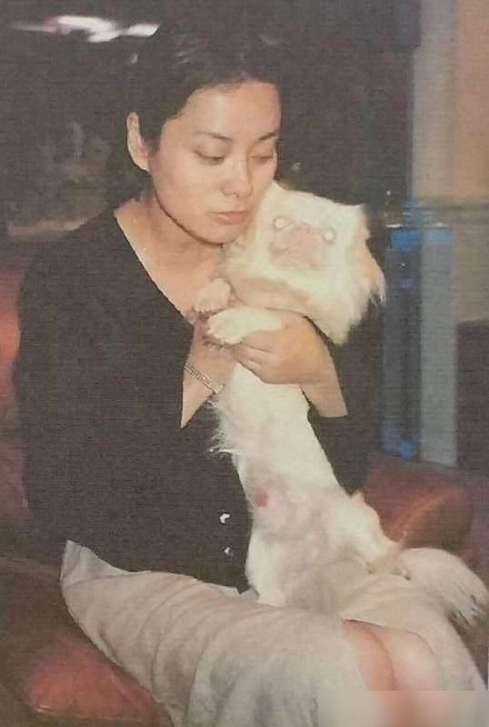  老照片|毛阿敏22岁到57岁的罕见老照片：29张照片，看尽她曲折离奇的一生