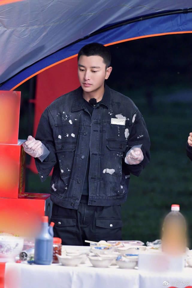  情商|贾乃亮卧床吸氧，杨超越拔管并表示：我送你一程，网友：情商真低