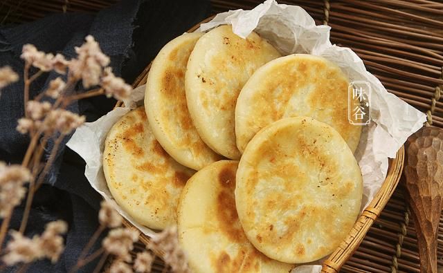  早餐|快立秋了，早餐饼这样做营养更足，皮薄馅多又美味，家人喜欢吃