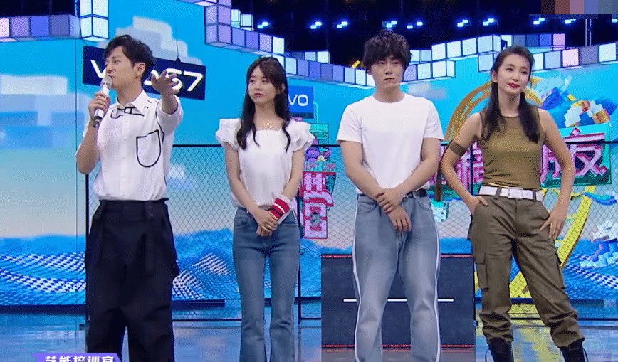  比例|赵丽颖节目唱跳表演, 当镜头拍到她的全身, 这身材比例没看错吧