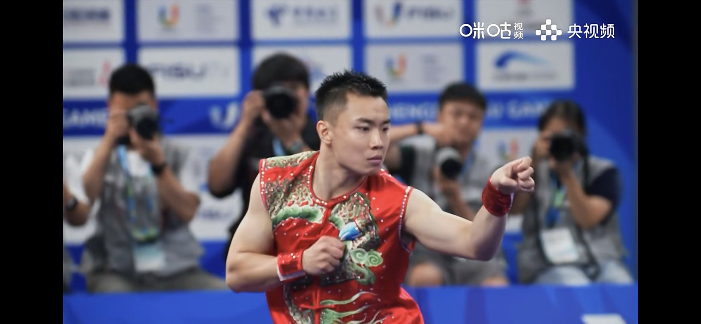 武术运动员曹茂园夺得成都大运会首金，解说：他完全发挥了实力