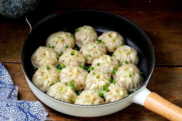 西葫芦|手残党也会成功的水煎包,教程简单,一口一个皮薄馅料足