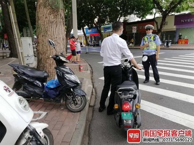  行驶|南宁电动车被禁止在人行道上行驶 多人被现场拦截