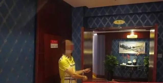 罗某|男子抢劫两名“失足女”称:她们来钱快，判刑十年