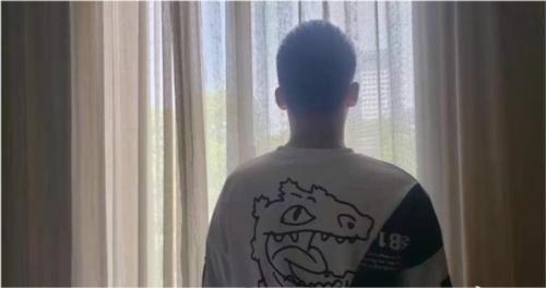 被判|1个人打15个！初二男生被判正当防卫！少年，我挺你！