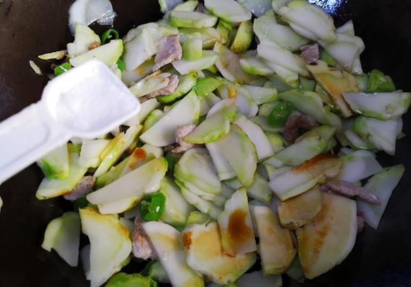 冠军|天然的“补钙冠军”找到了,每天炒一盘,补钙质,孩子个头长得快