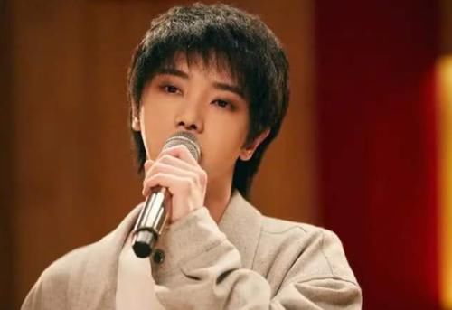  位导师|《中国好声音》导师官宣“戛然而止”，李宇春要被临时替换？