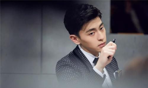  拍出|邓伦断水三天，只为拍出最完美的肌肉线条，敬业演员被质疑吐槽？