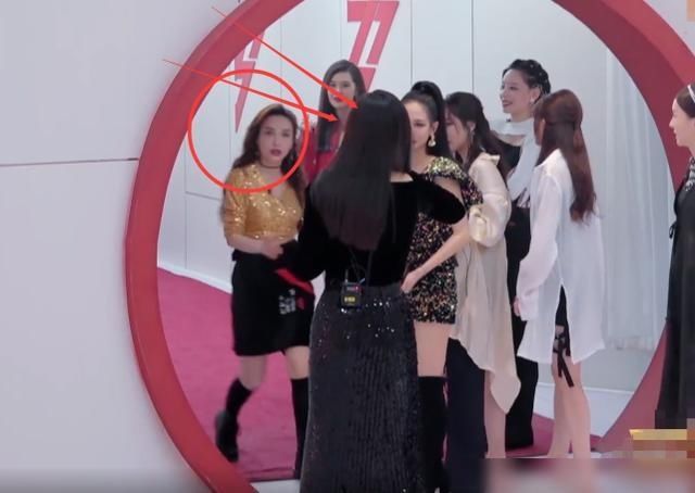  姐姐|沈梦辰被淘汰，吴昕追出去，谁注意她嘟囔3字？真不是客套话