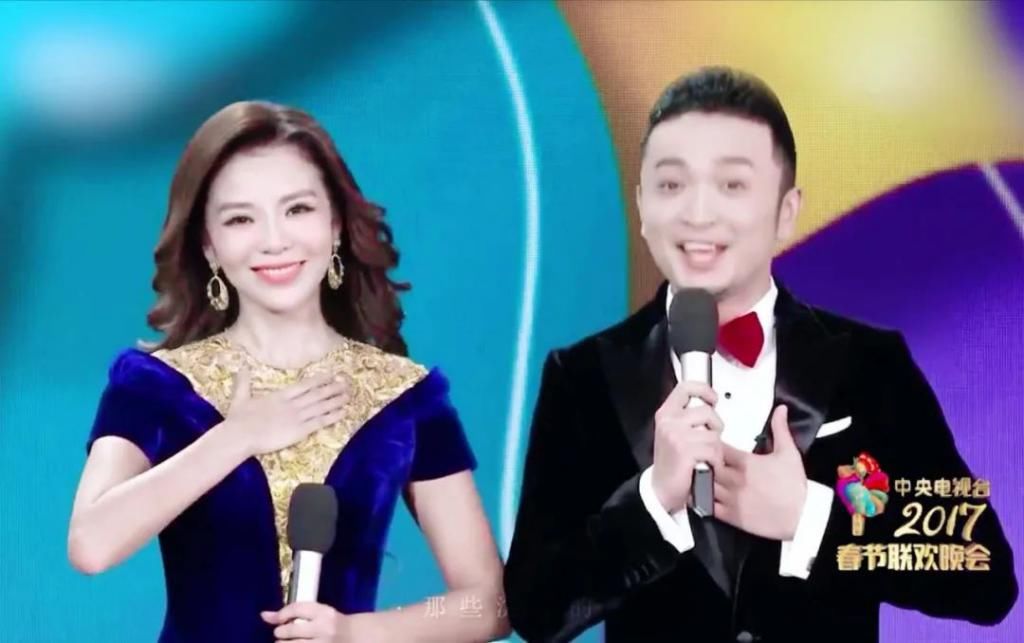  嘴里面|央视主持人朱迅身体告急？一天录制17场节目，《星光大道》上台需被助理搀扶？