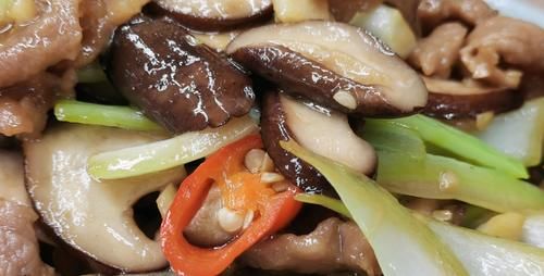  家常菜|鲜香味美的小白菜香菇炒肉，做法简单易学，清新入味，特美味