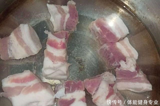 五花肉|终于没忍住，对肉夹馍下手了，饼酥肉烂，在家也能做大厨