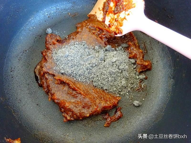 胡萝卜|秋天,爱吃饼这么做,材料丰富,暄松柔软,好吃又好看