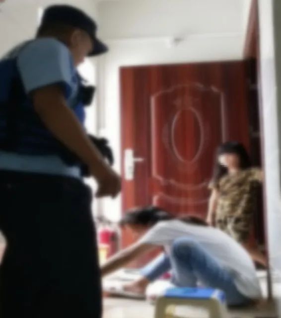 反诈骗中心|砸门声再晚一点响起，她就悲剧了