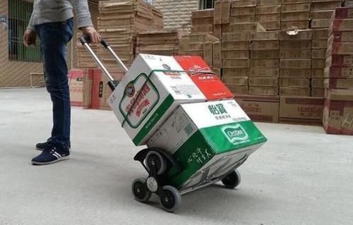  一单|外卖员一单接到70箱啤酒，商家出车他卸货，收入到手还以为看错了