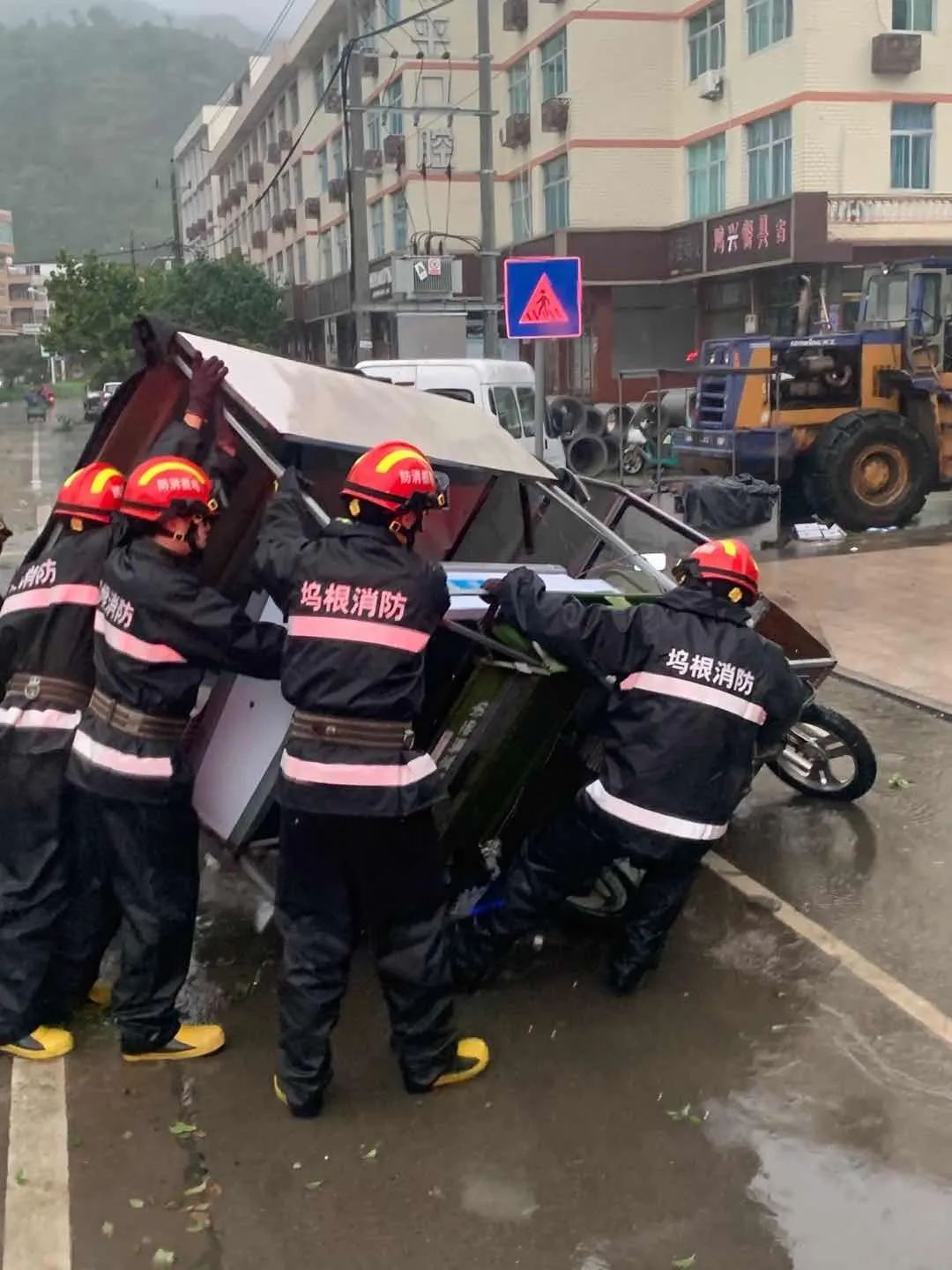 温岭|迎战台风“黑格比”，温岭全城在行动！