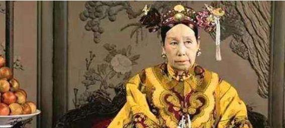 没人敢去|皇帝祖坟上长一棵大树,没人敢去砍,慈禧太后大怒我带头砍三斧!