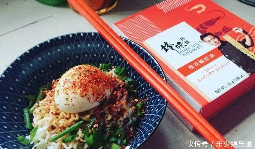 打开|谢霆锋自创新款泡面,卖58元一桶,打开料包后,网友:这是泡面?
