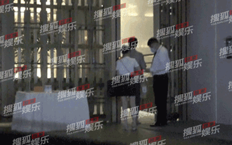  日报|娱乐日报|毛晓彤新恋情曝光？金晨汪汐潮再被拍？孟佳solo倒数第一？